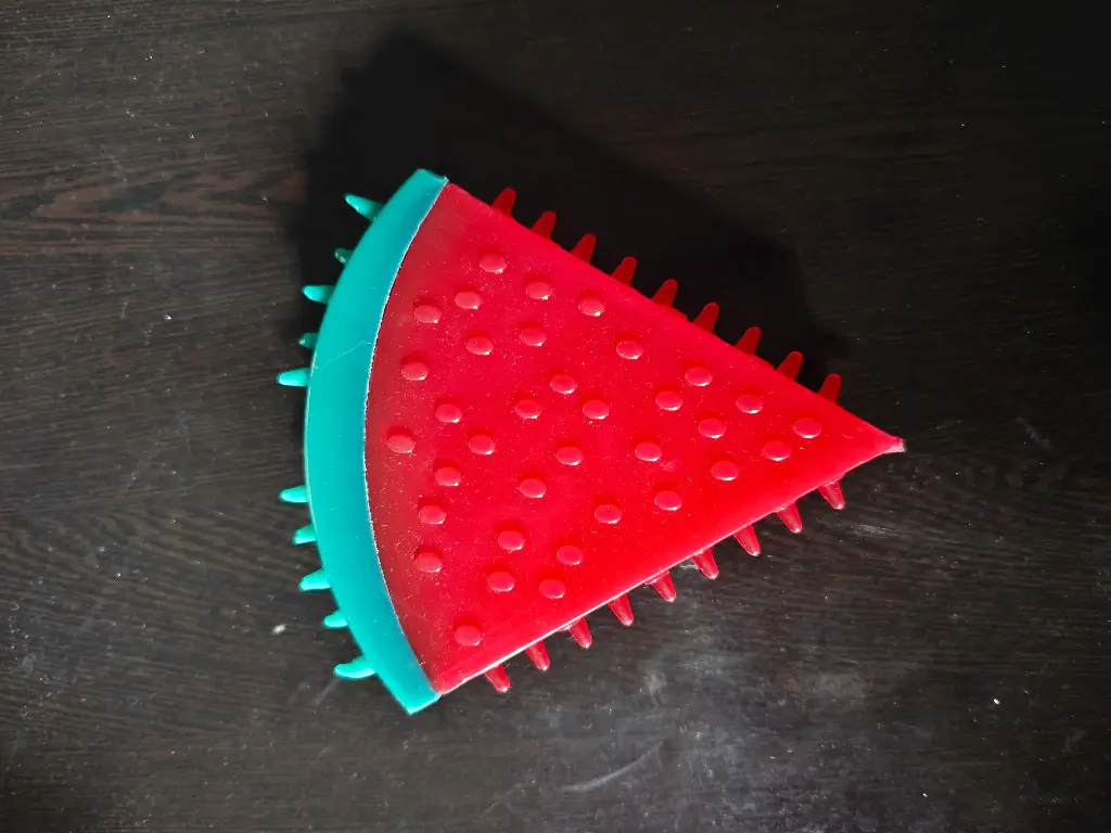 SS25 CHEEKu SQUEEZE FRUIT TOY