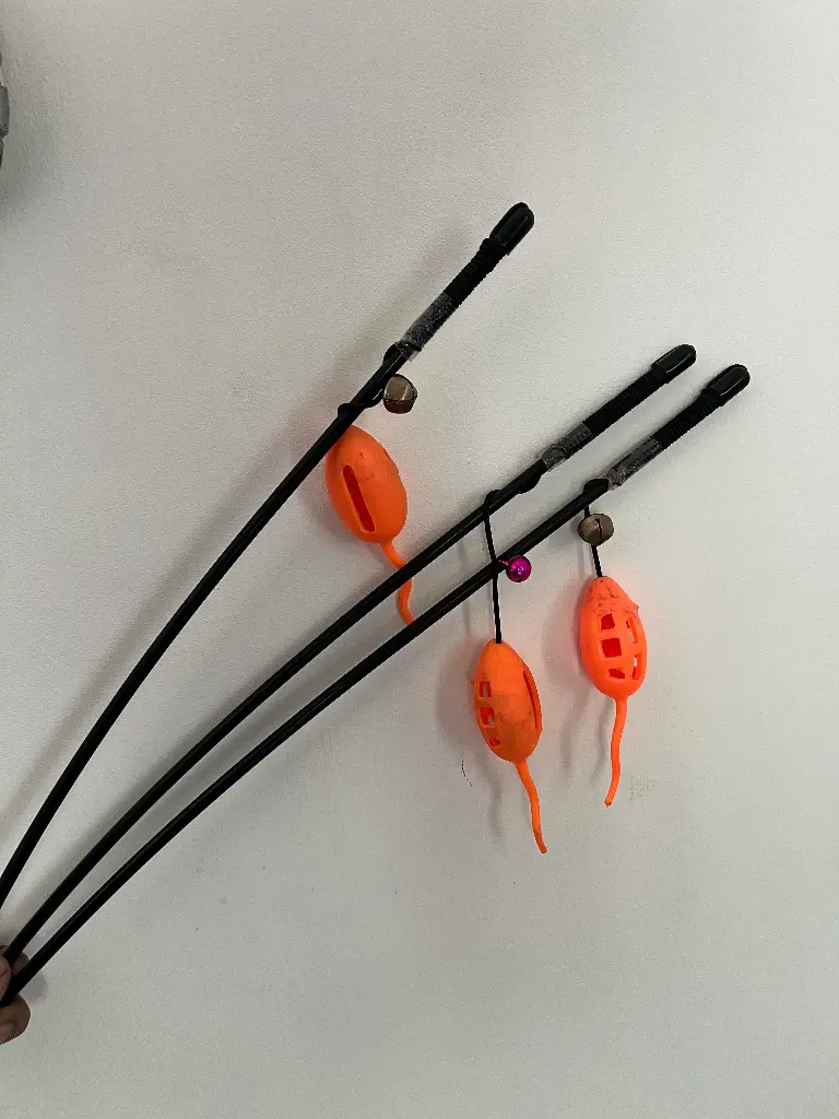 SS25 CHEEKu CAT PLAYING ROD MOUSE 